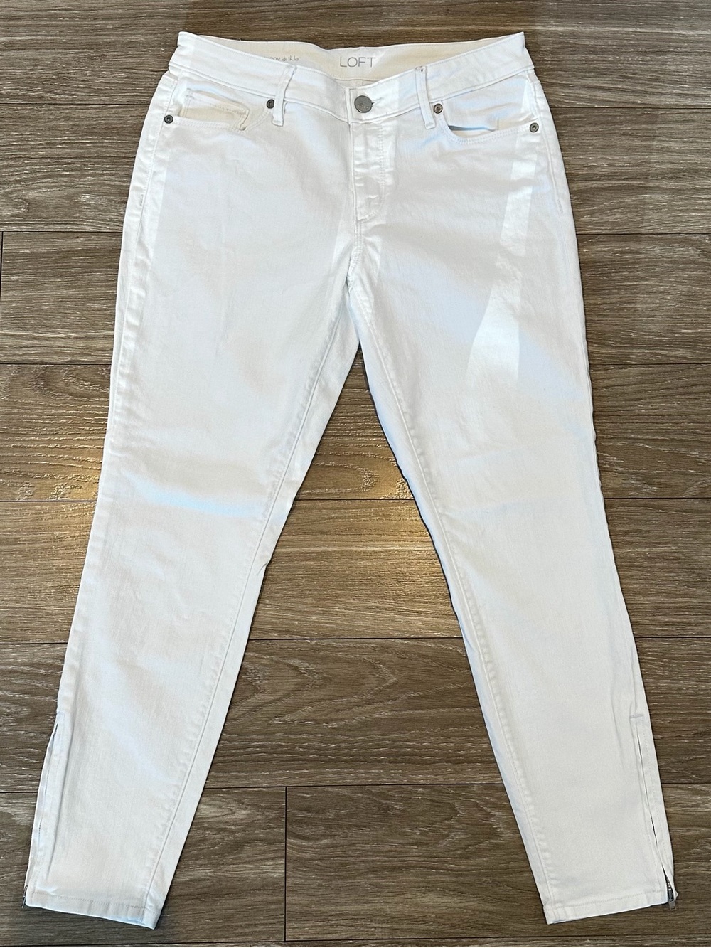 LOFT White Curvy Skinny Ankle Jeans with ankle zippers size 28 / 6 curvy